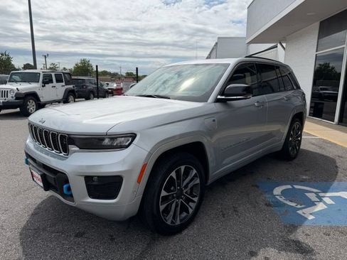 Used 2023 Jeep Grand Cherokee Overland w/ Advanced Protech Group III AWD/4WD image 31