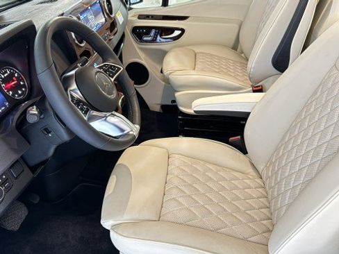 Used 2025 Mercedes-Benz Sprinter 2500 image 24