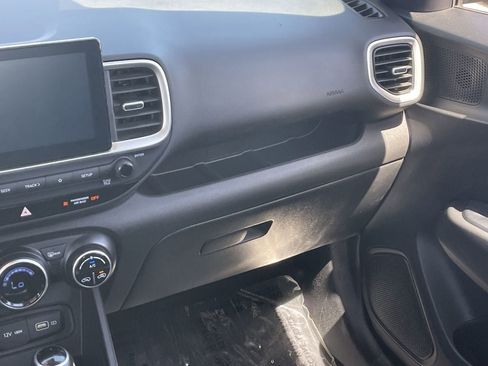 Certified 2022 Hyundai Venue SEL FWD image 15
