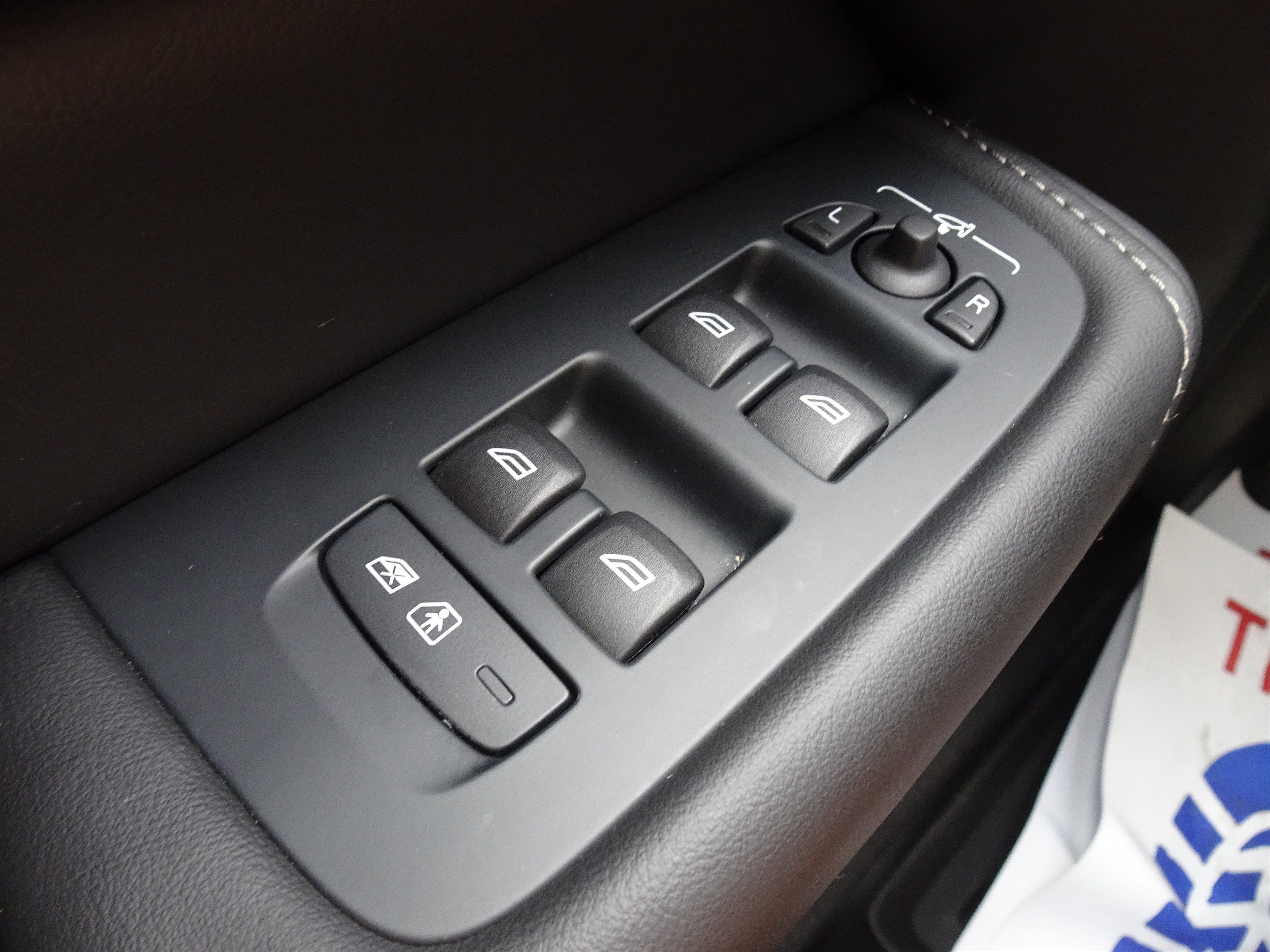 Used 2025 Volvo XC60 B5 Ultra w/ Protection Package Premier AWD/4WD image 26