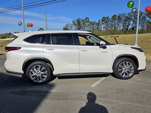 Used 2021 Toyota Highlander Limited image 12
