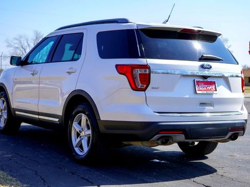 Used 2018 Ford Explorer XLT w/ Equipment Group 202A image 8