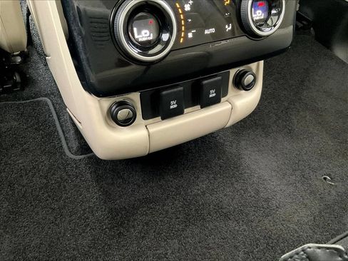 Used 2019 Land Rover Range Rover Long Wheelbase Supercharged AWD/4WD image 16