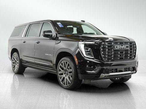 Used 2025 GMC Yukon XL Denali Ultimate AWD/4WD image 7