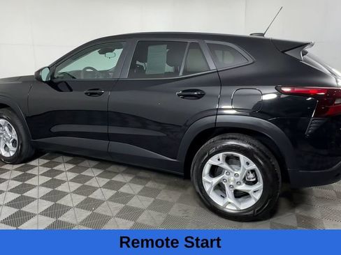 Used 2024 Chevrolet Trax LS w/ LS Convenience Package FWD image 9