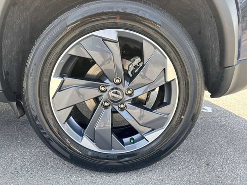 Used 2025 Nissan Rogue SV w/ SV Premium Package FWD image 14