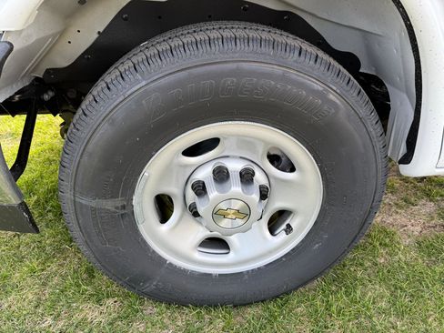 New 2026 Chevrolet Express 2500 Extended w/ Enhanced Convenience Package RWD image 16
