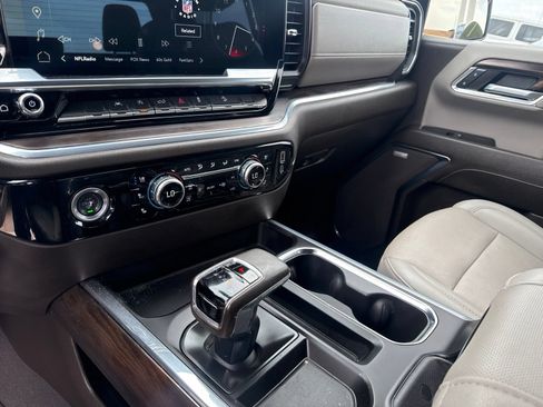 Used 2024 GMC Sierra 1500 SLT AWD/4WD image 27