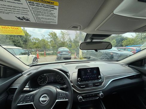Used 2025 Nissan Altima 2.5 SV FWD image 33
