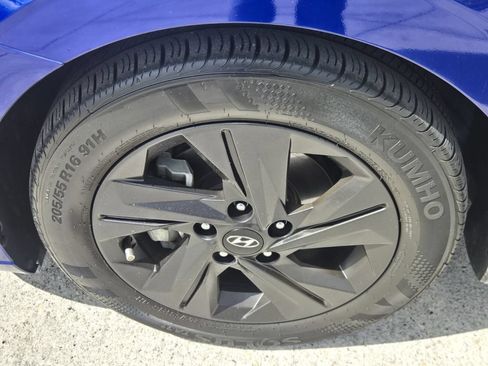 Used 2023 Hyundai Elantra SEL FWD image 9