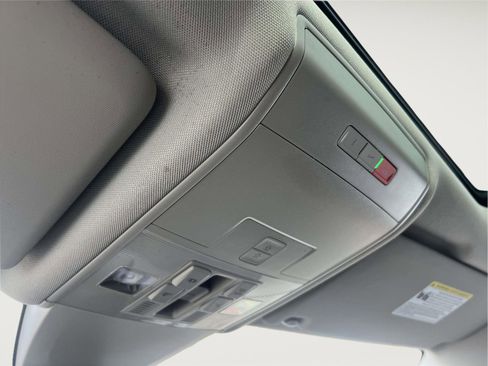 Used 2022 Volkswagen Atlas SEL Premium image 31