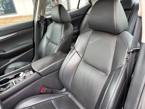 Used 2023 Nissan Maxima SV FWD image 3