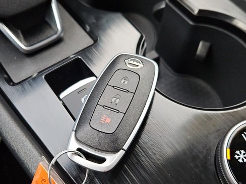 Used 2024 Nissan Rogue S image 40