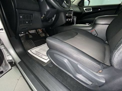 Used 2019 Nissan Pathfinder S AWD/4WD image 12