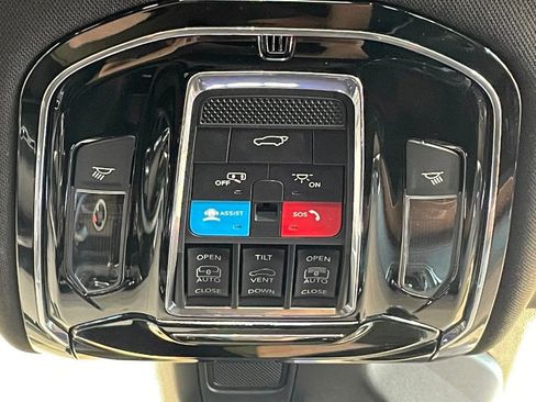 Used 2022 Jeep Grand Cherokee Summit w/ Advanced Protech Group IV AWD/4WD image 41