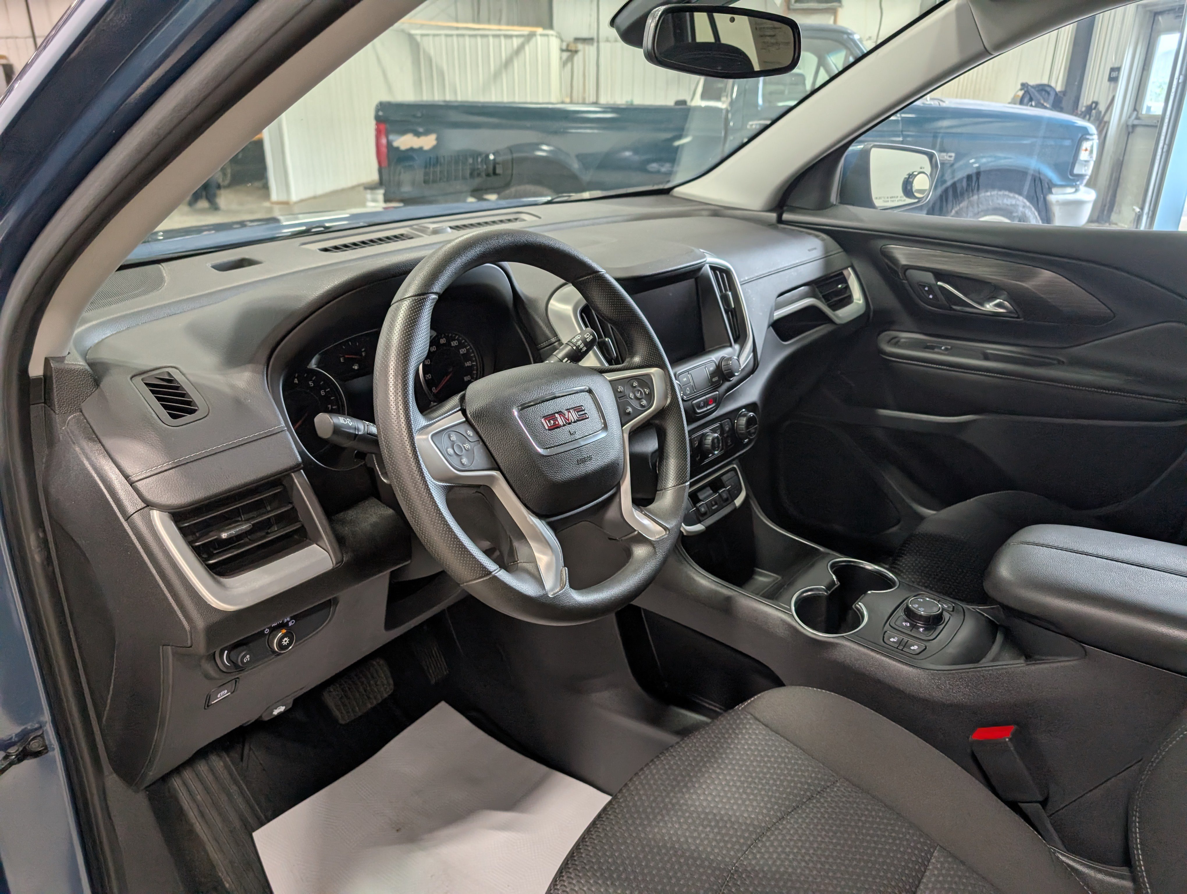 Used 2024 GMC Terrain SLE w/ Driver Convenience Package AWD/4WD image 13