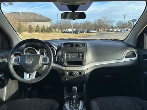 Used 2018 Dodge Journey SE w/ Popular Equipment Group image 2