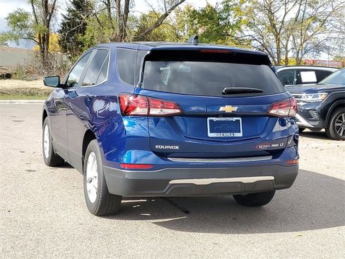 Used 2023 Chevrolet Equinox LT image 2