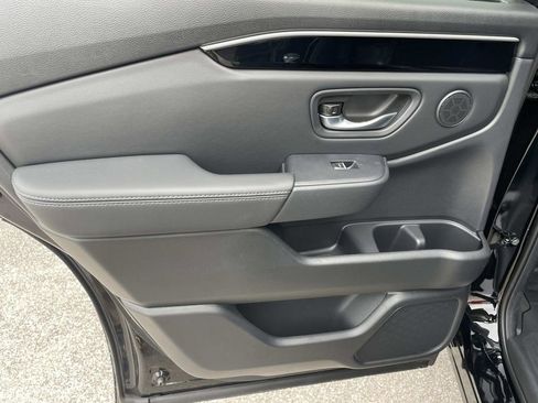 Used 2025 Honda Pilot EX-L image 11