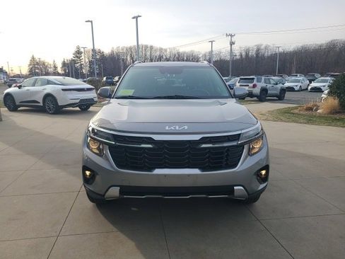 Used 2024 Kia Seltos EX image 2