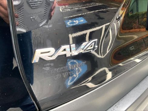Used 2020 Toyota RAV4 XLE image 30