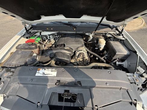 Used 2012 Chevrolet Suburban LT AWD/4WD image 23