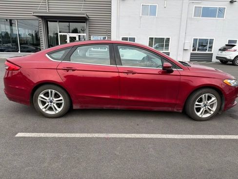 Used 2018 Ford Fusion SE w/ Fusion SE Technology Package FWD image 13