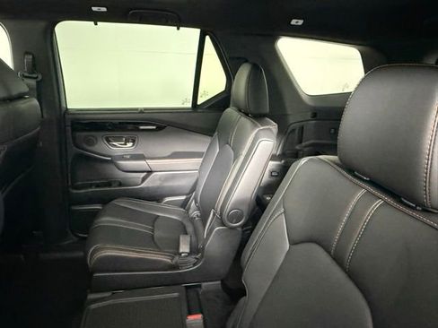 Used 2025 Honda Pilot TrailSport image 38