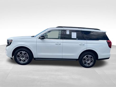 Used 2025 Ford Expedition Active AWD/4WD image 2