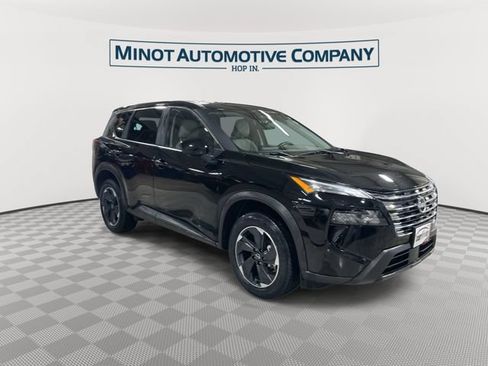 Used 2024 Nissan Rogue SV FWD image 2