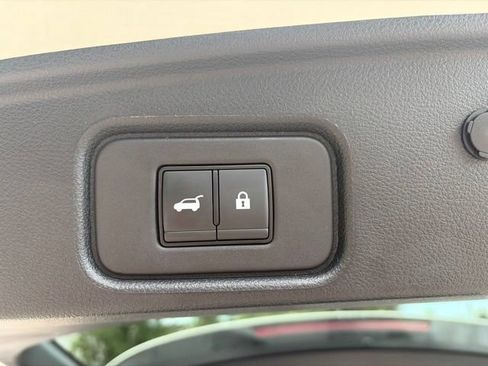 Used 2024 Nissan Pathfinder SL w/ SL Premium Package FWD image 24