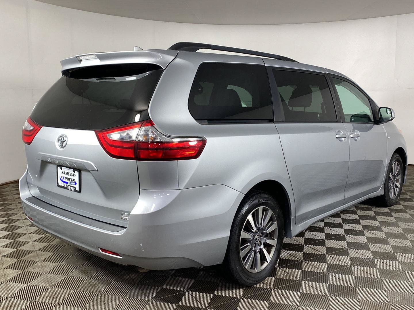 Used 2020 Toyota Sienna LE AWD/4WD image 6