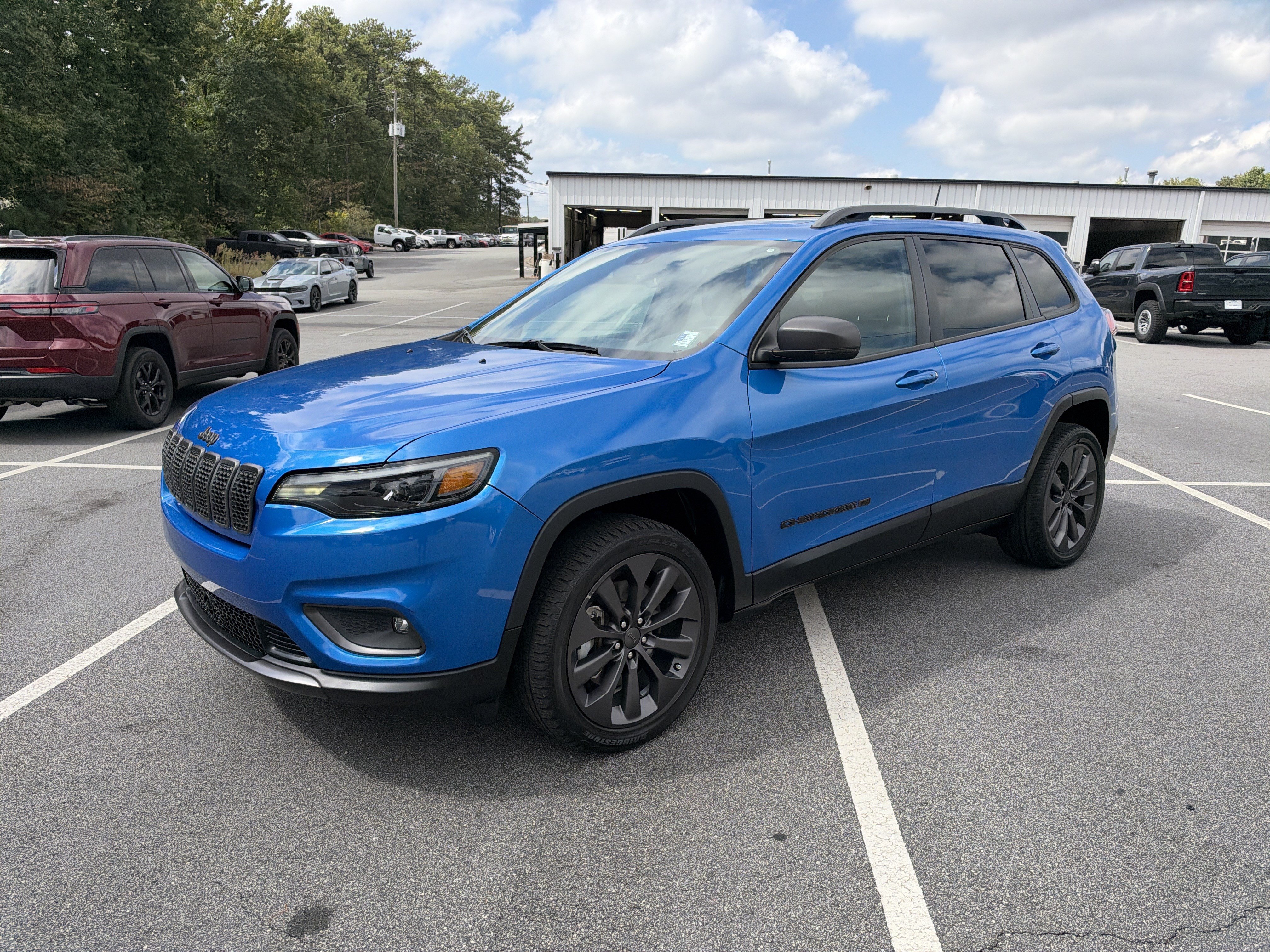 Used 2021 Jeep Cherokee Latitude Lux 80th Anniv w/ Quick Order Package 26U 80TH FWD image 3