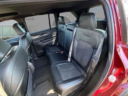 New 2025 Jeep Grand Cherokee Altitude image 13