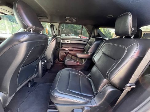 Used 2020 Ford Explorer XLT w/ Equipment Group 202A AWD/4WD image 22