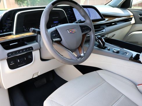 Used 2024 Cadillac Escalade ESV Sport Platinum w/ LPO, ONYX Package AWD/4WD image 3