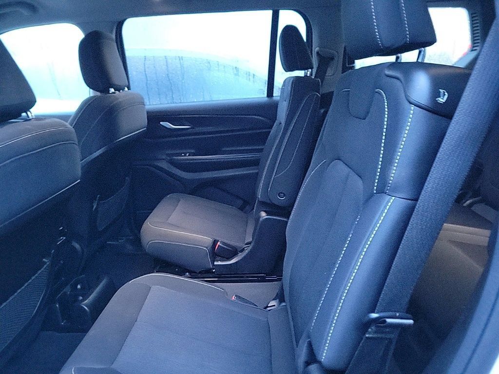 Used 2023 Jeep Grand Cherokee L Laredo AWD/4WD image 11