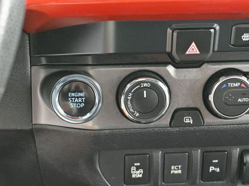 Used 2019 Toyota Tacoma TRD Sport image 25