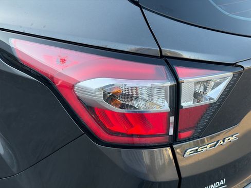 Used 2017 Ford Escape S image 10