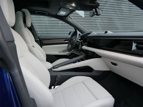 New 2025 Porsche Macan 4S Electric image 27