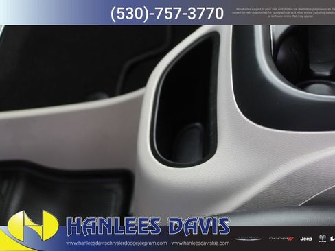 Used 2024 Chrysler Pacifica Touring-L image 16