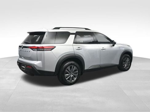 Used 2025 Nissan Pathfinder SV FWD image 5