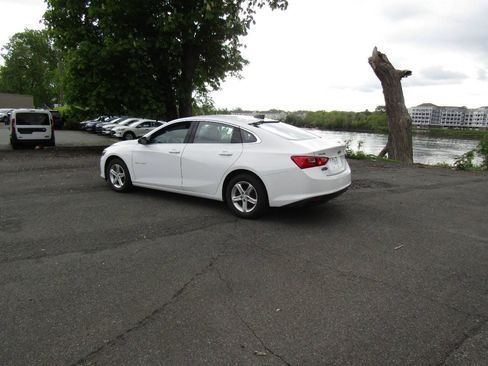 Used 2022 Chevrolet Malibu LS w/ LPO, Floor Liner Package FWD image 4