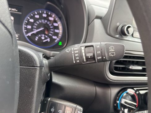 Used 2023 Hyundai Kona SE image 28