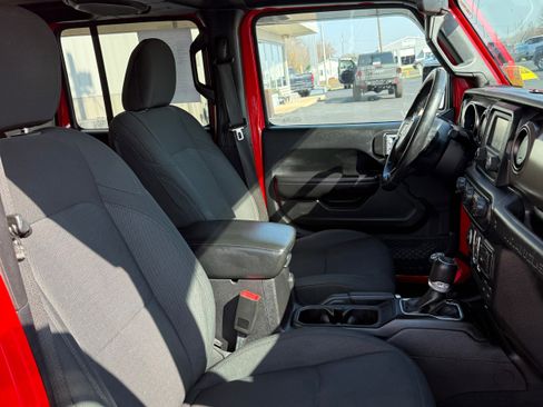 Used 2018 Jeep Wrangler Unlimited Sport AWD/4WD image 9