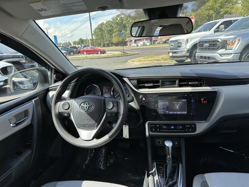 Used 2019 Toyota Corolla LE image 20