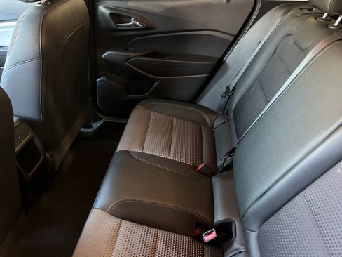 Used 2025 Chevrolet Trax LT FWD image 5