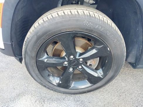 Used 2023 Jeep Grand Cherokee L Laredo image 18