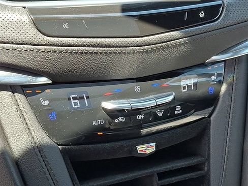 Used 2023 Cadillac XT5 Premium Luxury FWD image 12