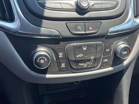 Used 2022 Chevrolet Equinox LS FWD image 25